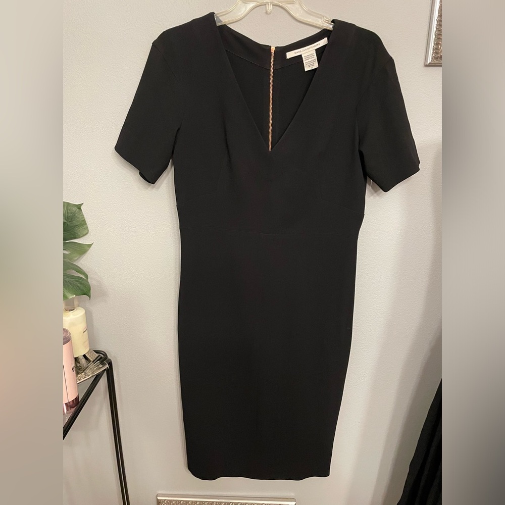 NWOT Diane von Furstenberg Carpe Black Dress with Rose Gold Zipper size 12